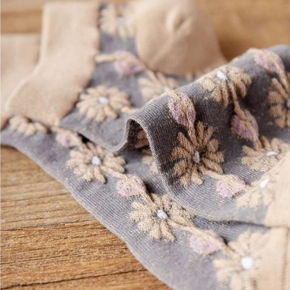 5 Pair Floral Pattern Socks-NWT - Picture 3 of 4